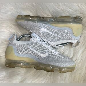 🏃‍♀️Nike Air Vapormax FK Flyknit Sneakers DC4112-100 
Womens Shoes Size 8